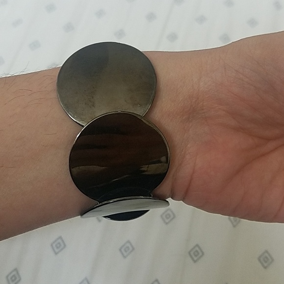 Bracelets - Picture 2 of 4